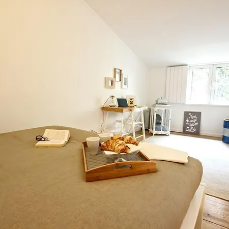Charming Flat With Terrace @ The Heart Of アパート