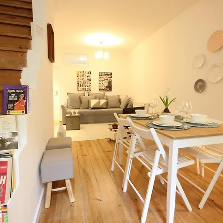 Charming Flat With Terrace @ The Heart Of アパート
