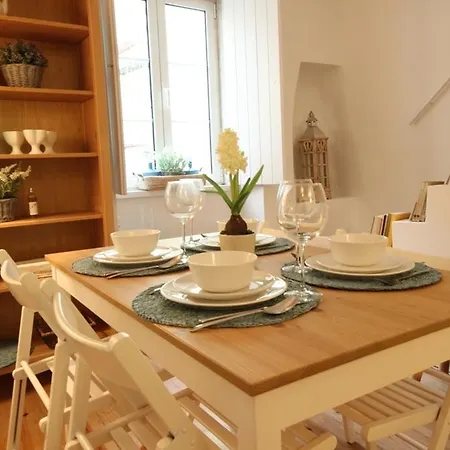 Charming Flat With Terrace @ The Heart Of Apartamento Lisboa